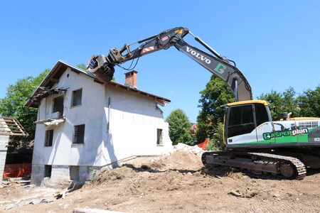 Rušenje hiše Begunje 02 Foto Ljubo Vukelič